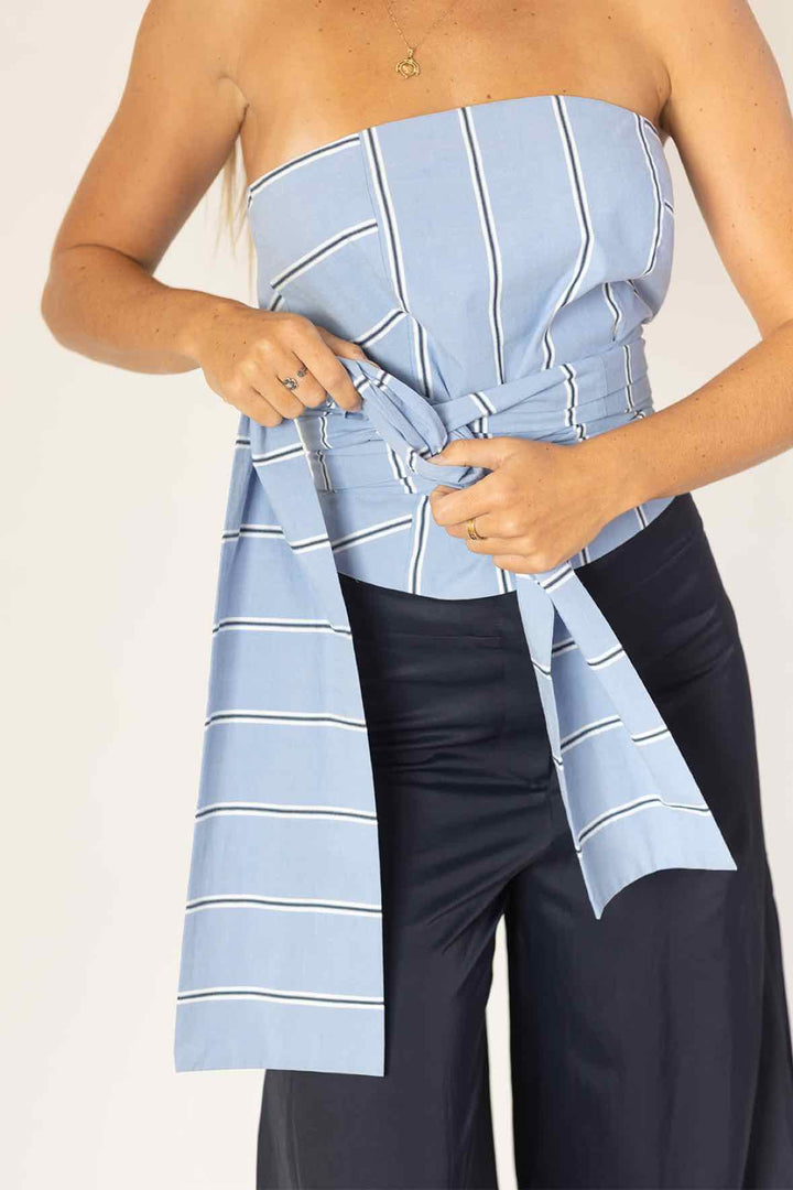 Hunter Bell Size 6 Blue Top