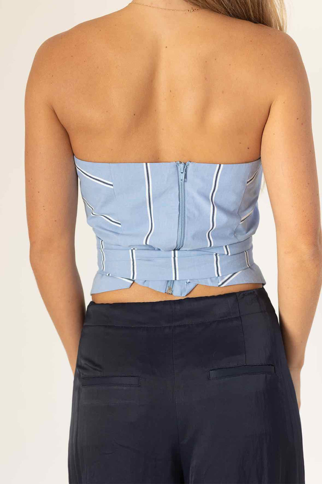Hunter Bell Size 6 Blue Top