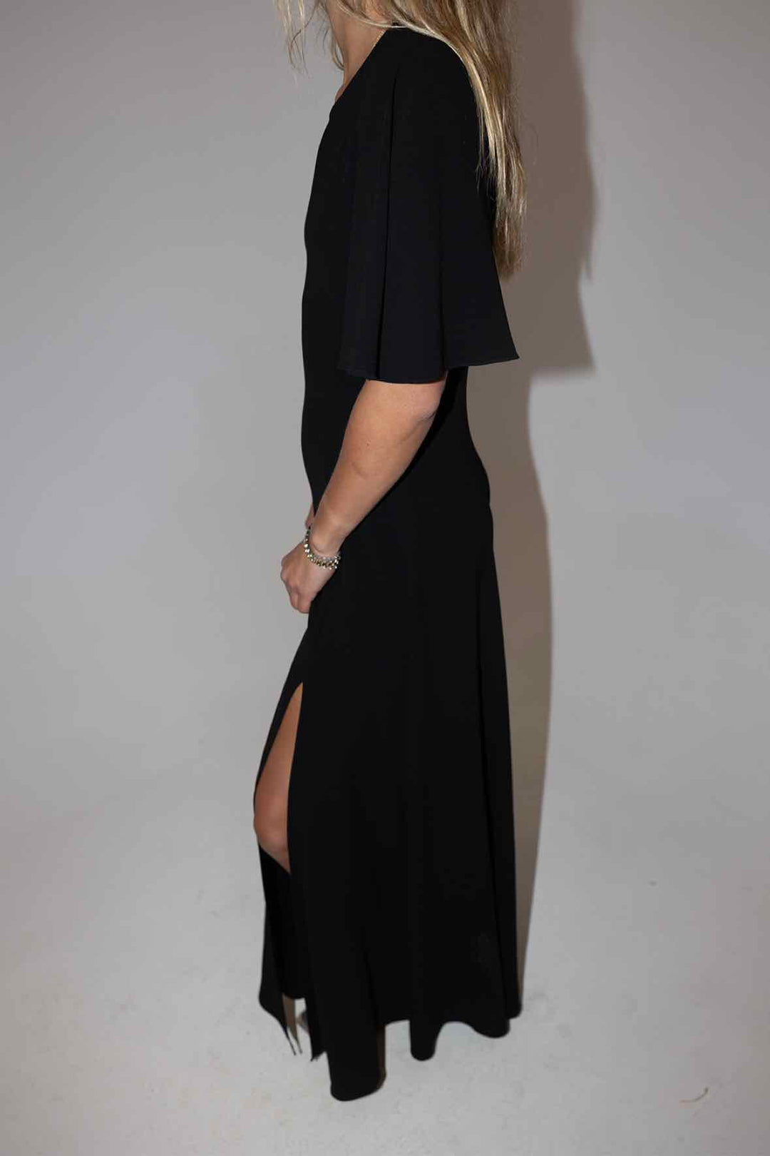 Elizabeth and James Size 4 Dress