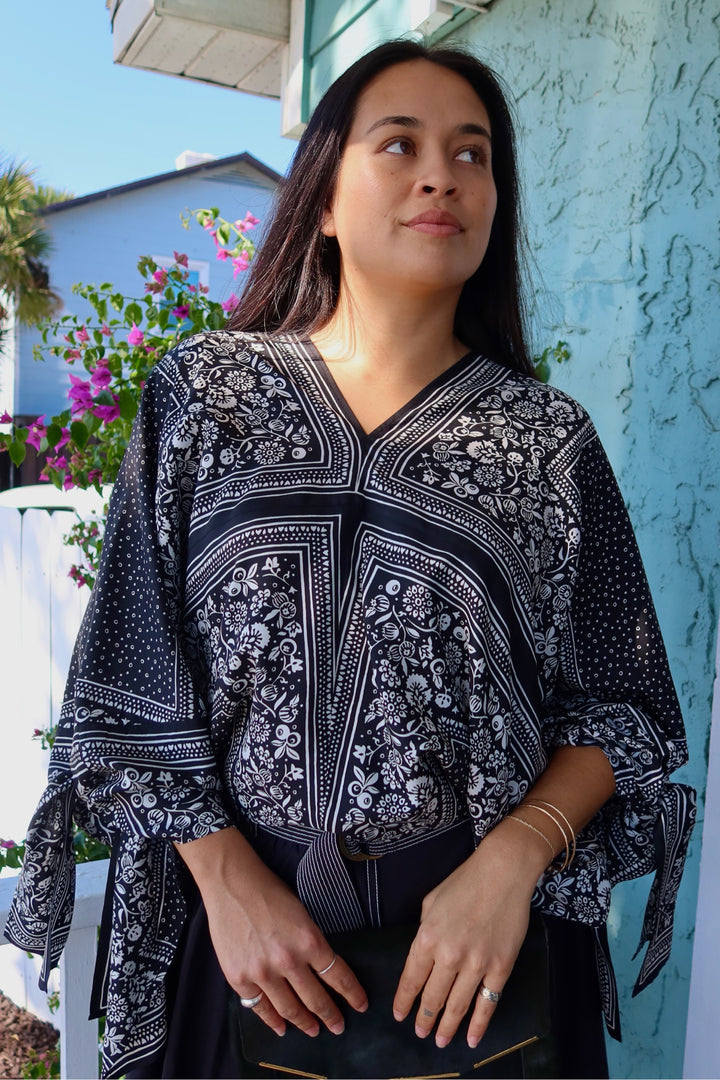 Chloe Size Medium Black Top