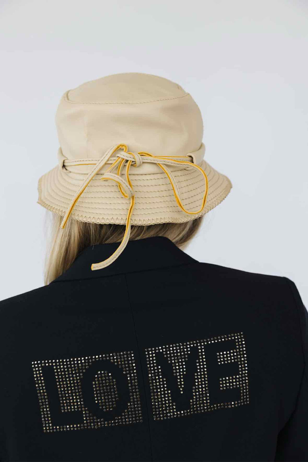 Jacquemus Size 6 Beige Leather Bucket Hat