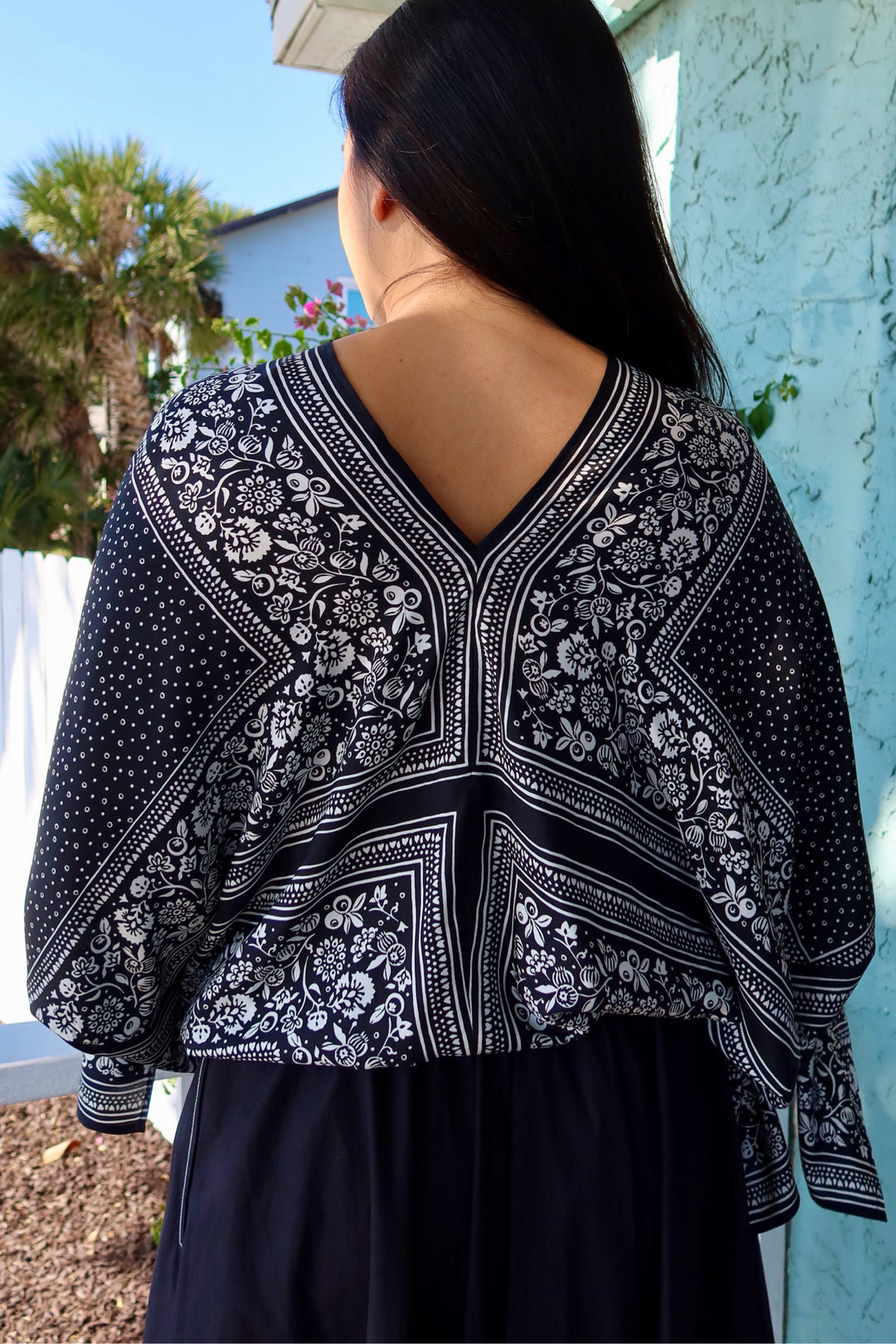 Chloe Size Medium Black Top